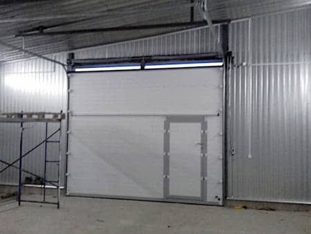 Подъемные ворота с калиткой для гаража в Городище